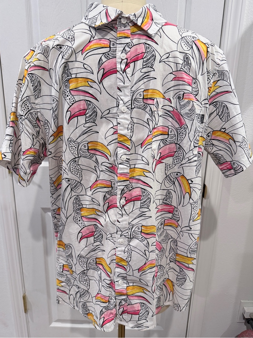 Hurley White Short-Sleeve Button-Up Shirt with Pink and Yellow Toucan Print
